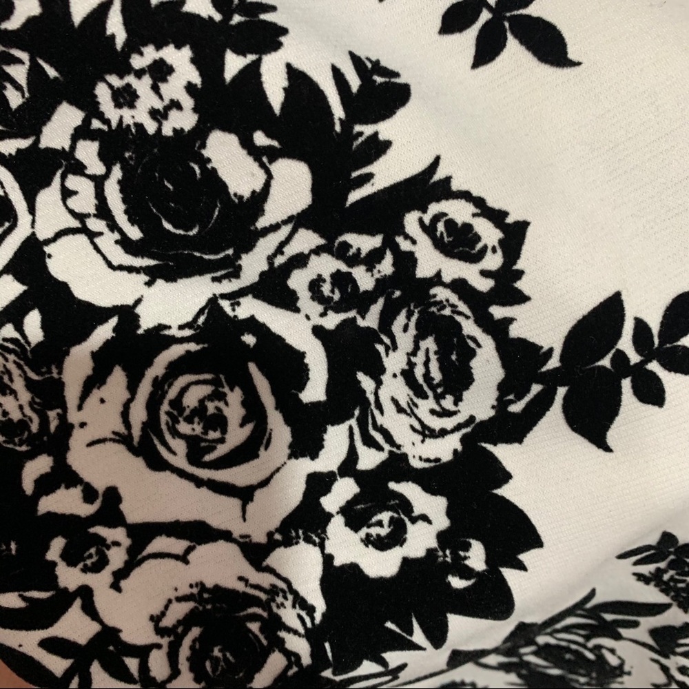 Black and White Floral Skirt - Picture 4 of 7
